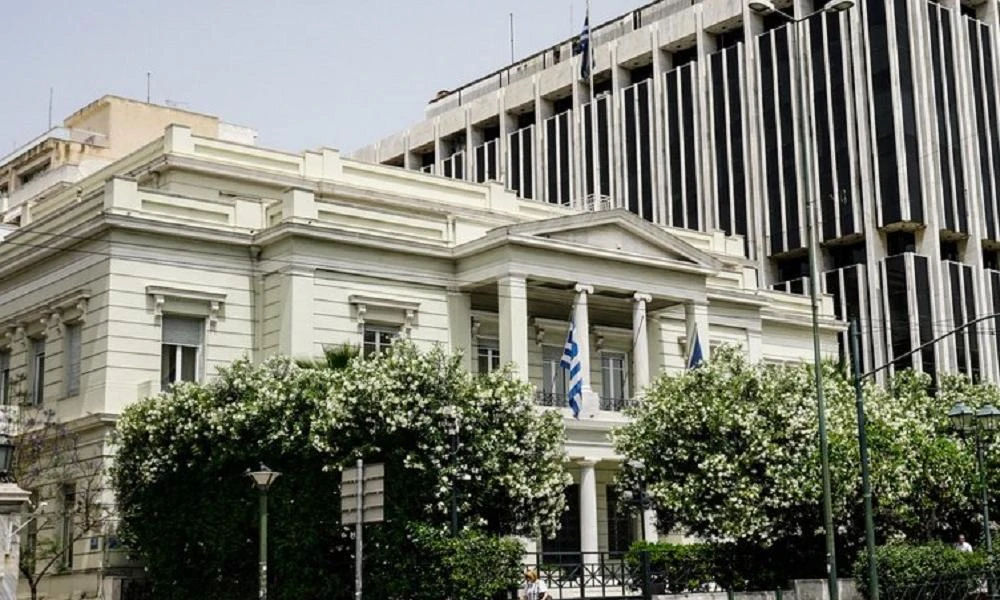 Γιατί η Ελλάδα απέλασε 12 Ρώσους διπλωμάτες – Οι κατηγορίες εναντίον τους, η εμπλοκή της ΕΥΠ